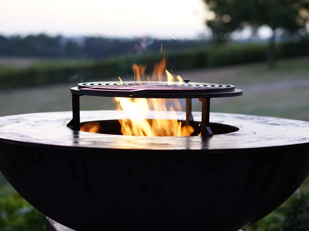 Quoco Piatto Basso+ - Feuerschale & Grilltisch - Corten-Stahl