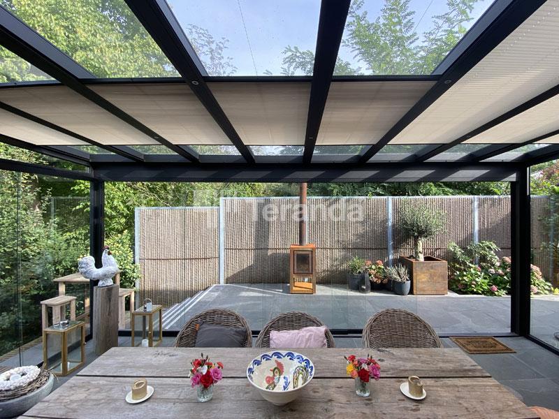 Teranda Terrassendach aus Alu mit Plissee Sonnenschutz PL15 mano in Off White Farbe