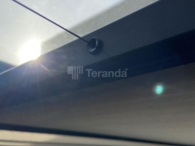 Teranda Terrassendach aus Alu mit Plissee Sonnenschutz PL15 mano in Off White Farbe mit Führungskordel