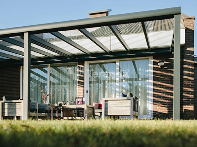 Teranda Aluminium Terrassenüberdachung mit Eindeckung aus Glas