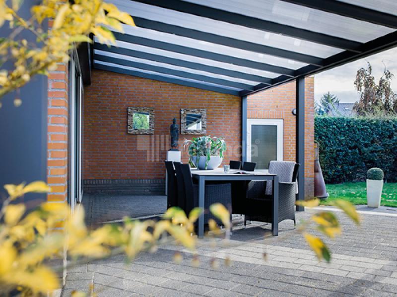Teranda Aluminium Terrassenüberdachung mit Eindeckung aus Polycarbonat und LED Beleuchtung