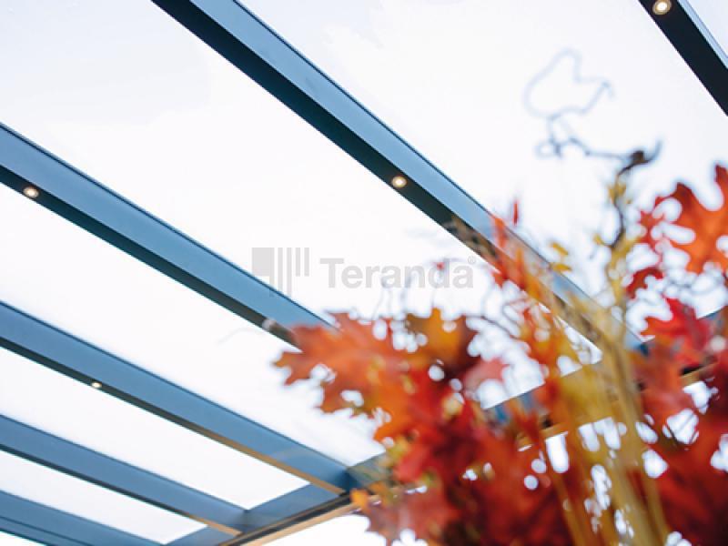 Teranda Aluminium Terrassenüberdachung mit Eindeckung aus Polycarbonat und LED Beleuchtung